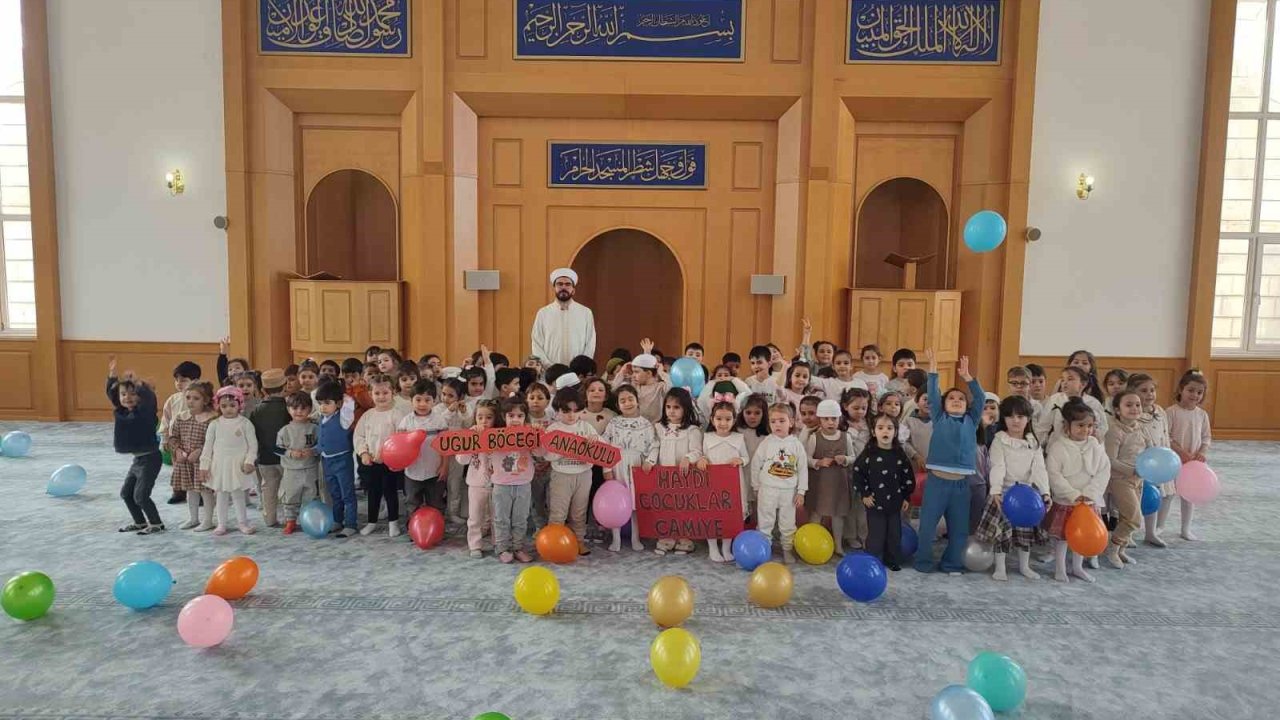 Sivas’ta minik yürekler Ramazan’ın manevi iklimini camide yaşadı