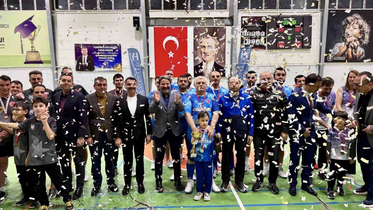 Sivrihisar’da ’Kurumlar Arası Voleybol Turnuvası’ yapıldı