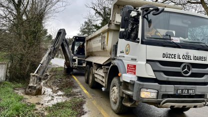 Soğukpınar Köyü’nde kanal temizliği çalışmaları sürüyor