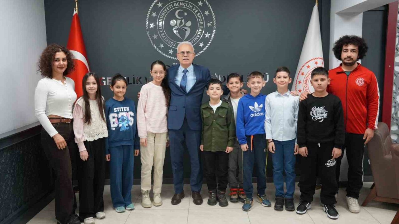 Sporcu öğrenciler il müdürü ile bir araya geldi