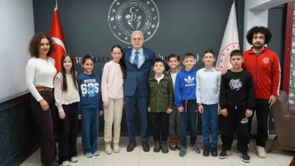 Sporcu öğrenciler il müdürü ile bir araya geldi