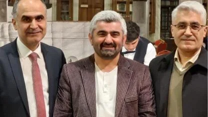 Sultanahmet Vakfı ev sahipliğinde, İstanbul’da düzenlenen ÖZKURBİR 25. Geleneksel İftar Programı, eğitim camiasını ve sektör paydaşlarını aynı sofrada bir araya getirdi