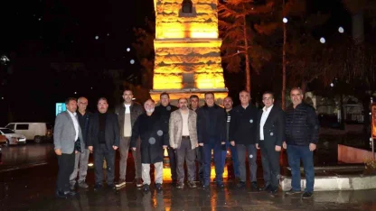 Sungurlu Belediye Başkanı Dere, vatandaşlara kandil simidi ikram etti