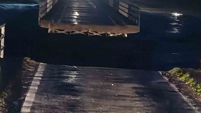 Susurluk’ta selde köprü ortadan ikiye ayrıldı