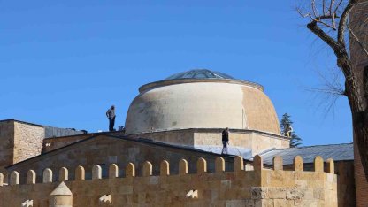 Tarihi Cacabey Medresesi’nde su sızıntısına müdahale edildi