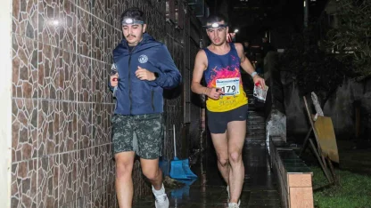 Tarihi çarşıda gece oryantiring heyecanı