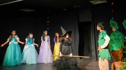 Tarsus’ta çocuklardan anlamlı tiyatro gösterisi