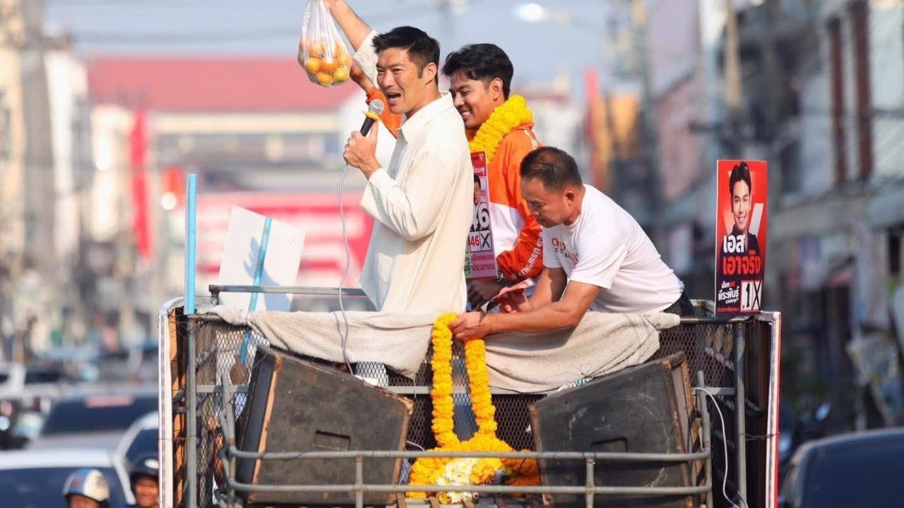 Tayland’da halk sandık başında