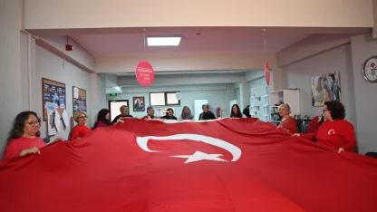 Tekirdağ Büyükşehir’den bayrağa saygı