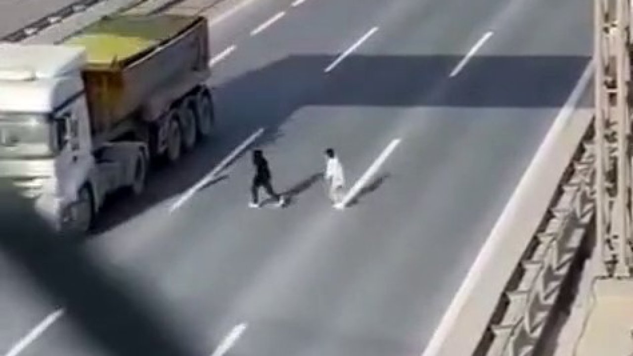 TEM Otoyolu’nda çocukların tehlikeli yolculuğu kamerada