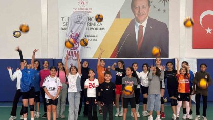 Tomarza’da voleybol kursları Ramazan’da da hız kesmiyor