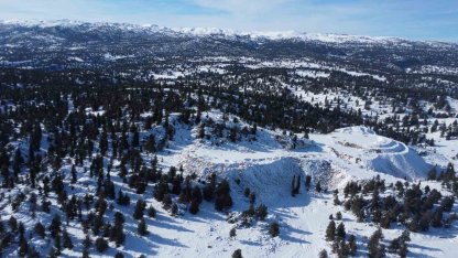 Toroslar’da kar güzelliği: Çocuğu da yaşlısı da doyasıya eğlendi