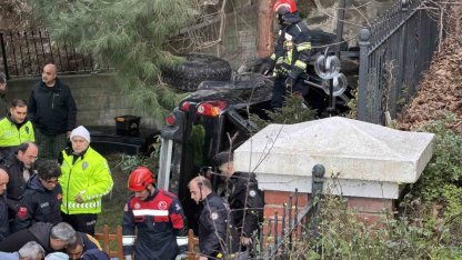 Trabzon’da kamyonet site bahçesine düştü: 2 yaralı