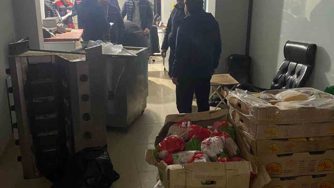 Trabzon’da tavuk eti deposundaki bozuk ürün ele geçirildi