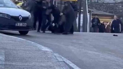 Trafikte tekme tokat yol verme kavgası