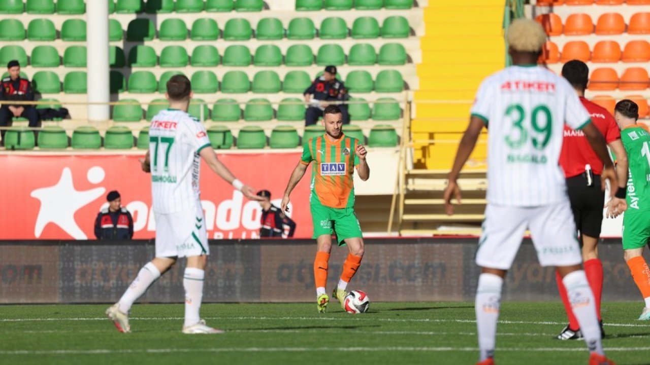 Trendyol Süper Lig: Alanyaspor: 1 - Konyaspor: 0 (İlk yarı)