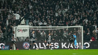 Trendyol Süper Lig: Beşiktaş: 1 - Corendon Alanyaspor: 2 (İlk yarı)