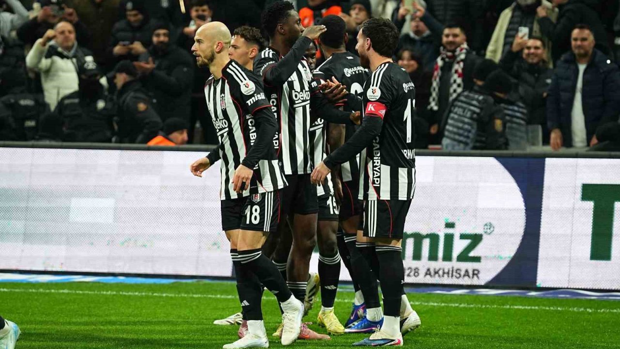 Trendyol Süper Lig: Beşiktaş: 1 - Göztepe: 0 (Maç devam ediyor)