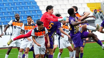 Trendyol Süper Lig: Eyüpspor: 0 - RAMS Başakşehir: 1 (İlk yarı)