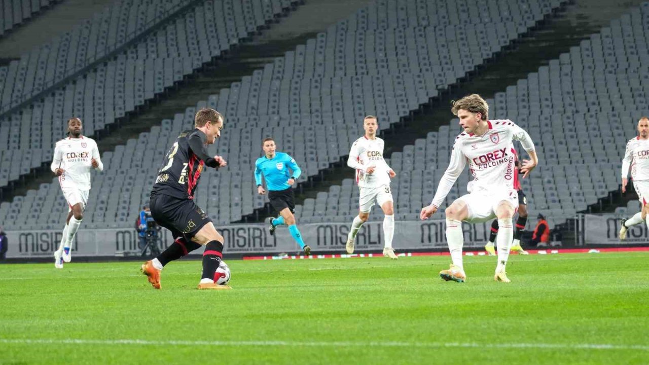 Trendyol Süper Lig: Fatih Karagümrük: 0 - Samsunspor: 0 (İlk yarı)