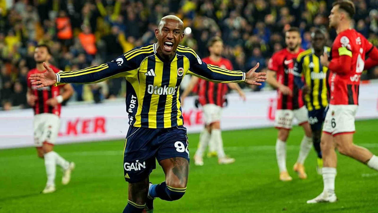 Trendyol Süper Lig: Fenerbahçe: 3 - Gençlerbirliği: 0 (İlk yarı)