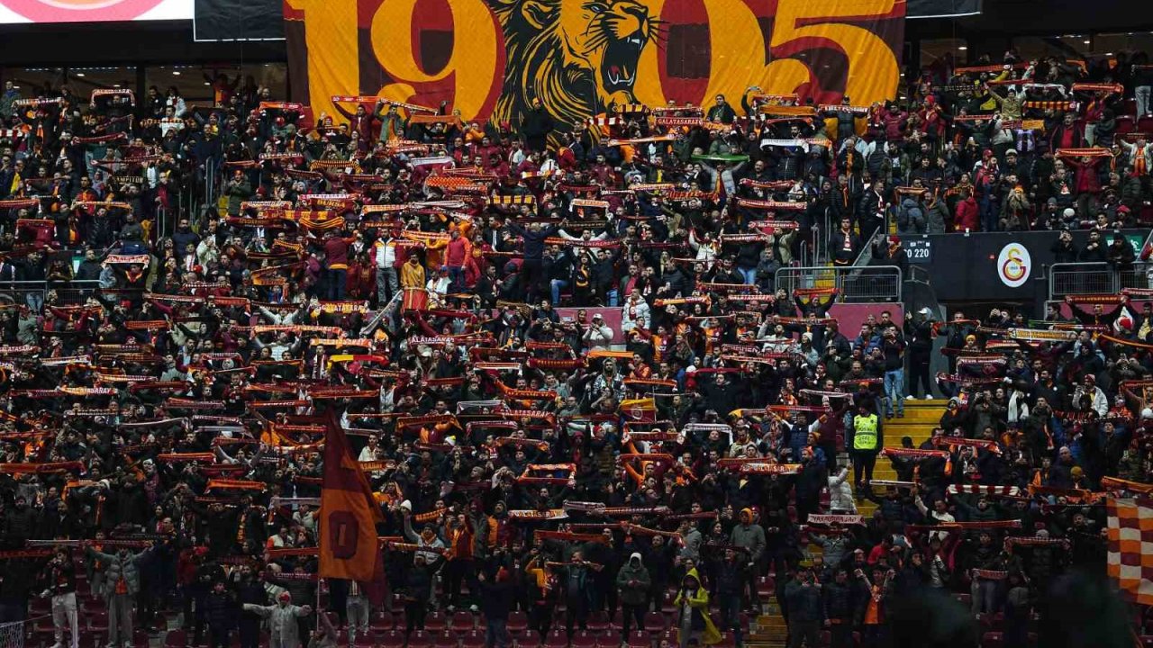 Trendyol Süper Lig: Galatasaray: 1 - Kayserispor: 0 (Maç devam ediyor)