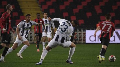 Trendyol Süper Lig: Gaziantep FK: 2 - Kasımpaşa: 1 (İlk yarı)