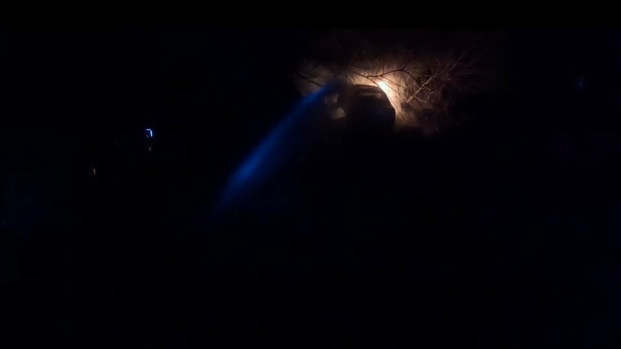 Uçuruma düşen otomobil alev aldı