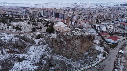 Uçurumun kıyısındaki türbede Ramazan yoğunluğu yaşanıyor