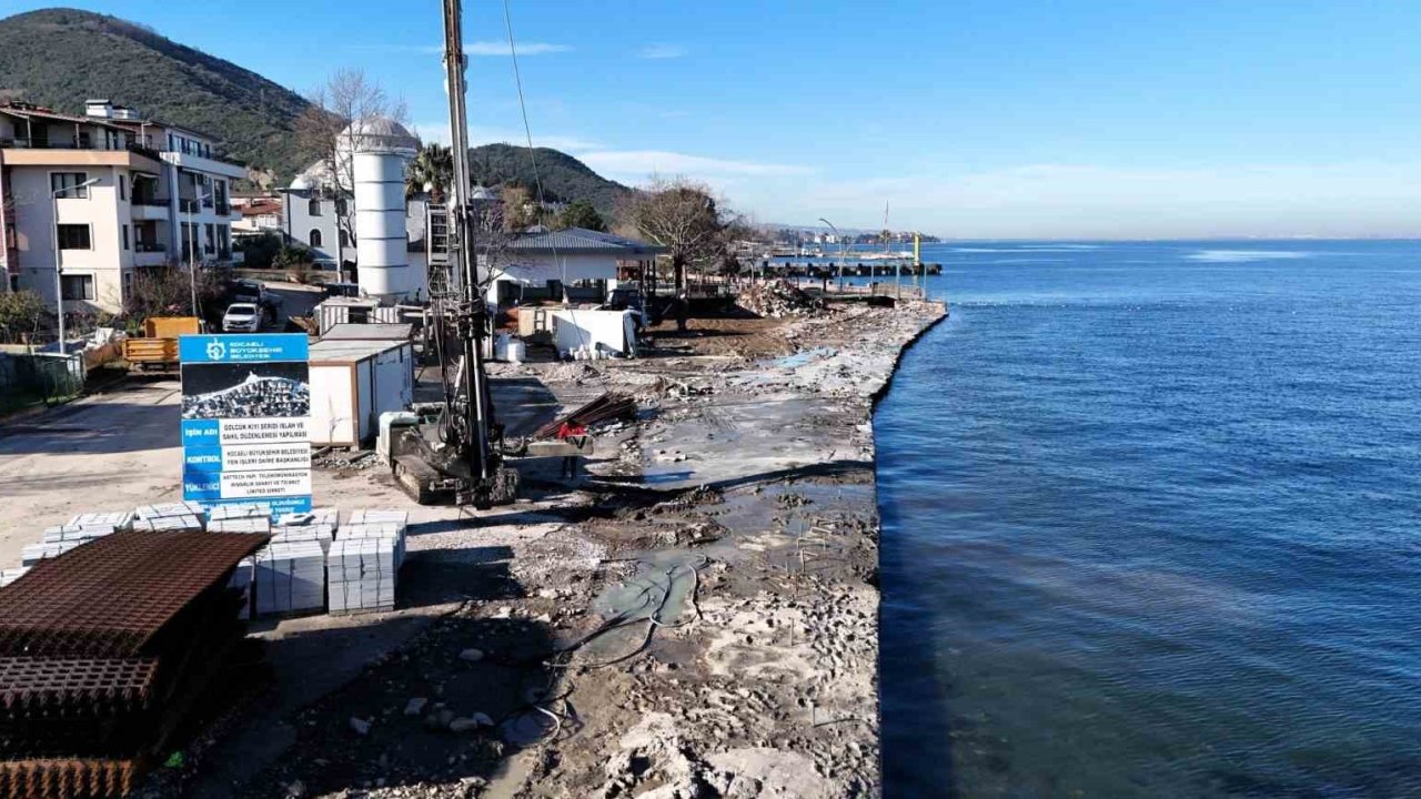 Ulaşlı Sahil şeridi fırtınaya karşı yenileniyor