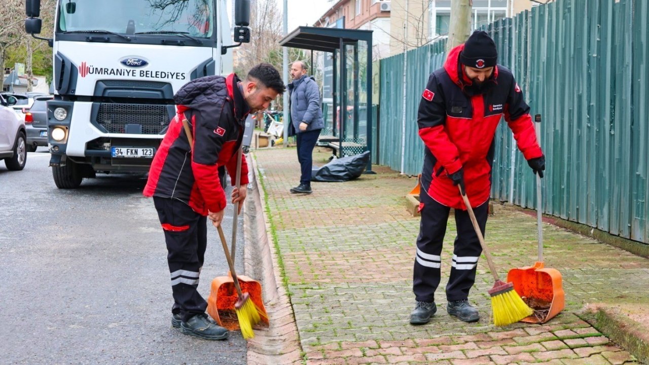Ümraniye Belediyesinin temizlik çalışmaları aralıksız devam ediyor