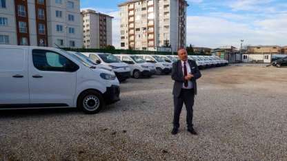 Uşak Belediyesi 14 tane yeni hizmet aracını bünyesine katarak araç filosunu genişletti