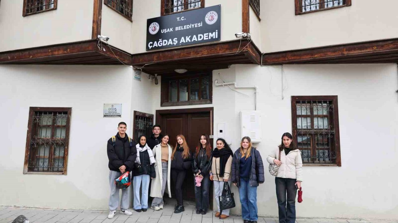 Uşak Belediyesi öğrencileri ücretsiz üniversite sınavı için kurs imkanı sağlıyor