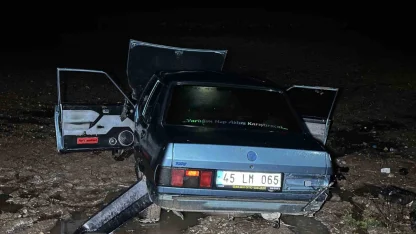 Uşak’ta iki otomobil çarpıştı: 5 yaralı