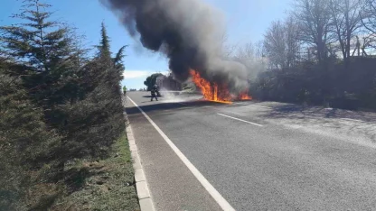 Uşak’ta yangın çıkan cip küle döndü
