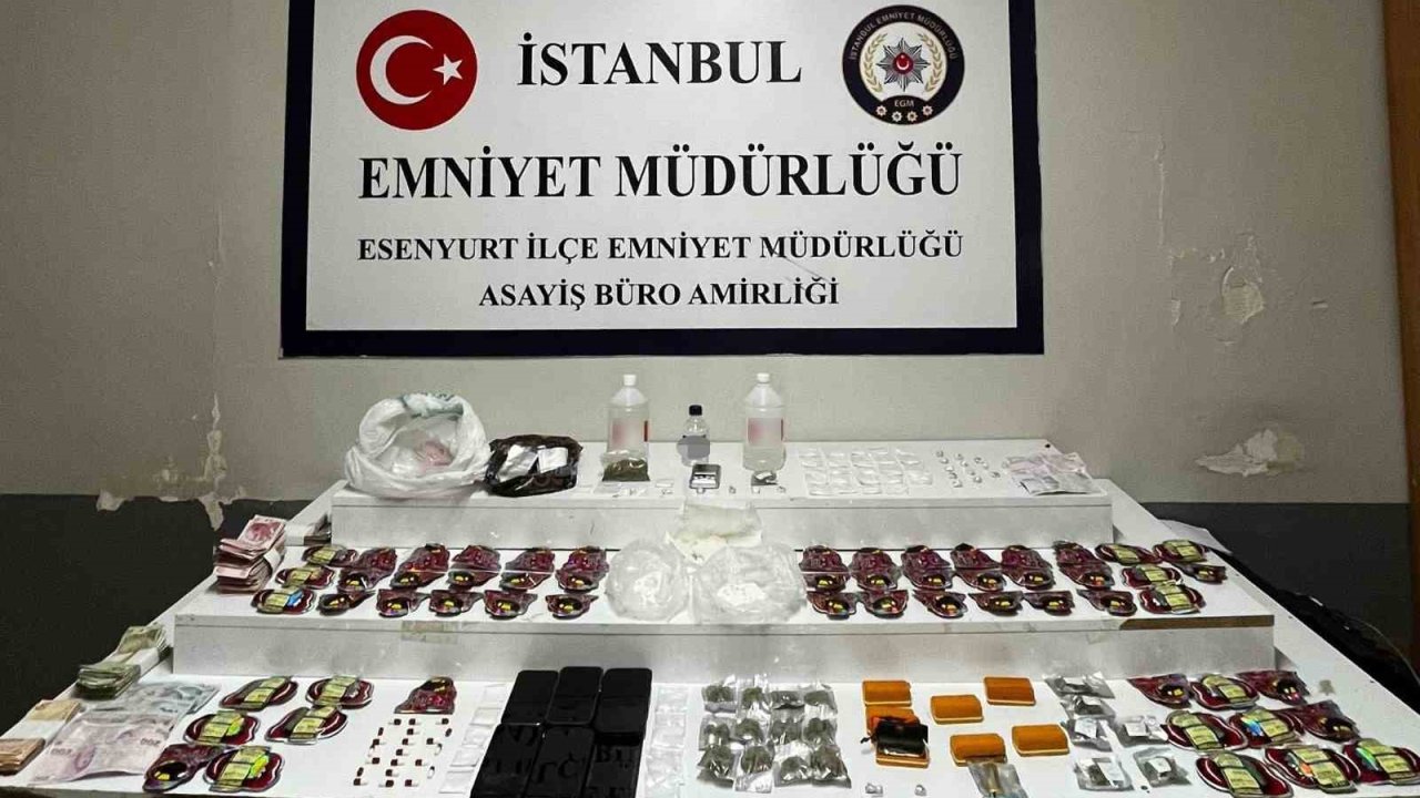 Uyuşturucuyu teybin arkasındaki düzenekte zulalamışlar