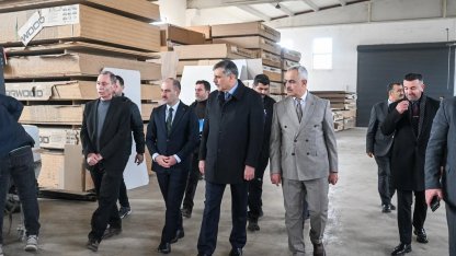 Vali Çiftçi Oltu’da işletmeleri ziyaret etti