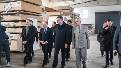 Vali Çiftçi Oltu’da işletmeleri ziyaret etti