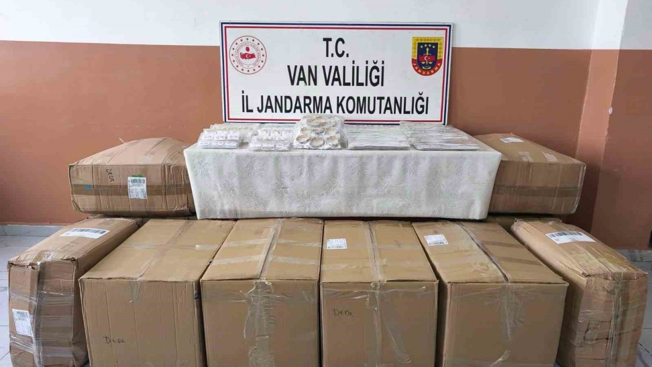 Van’da 17 bin 160 adet kaçak bijuteri malzemesi ele geçirildi
