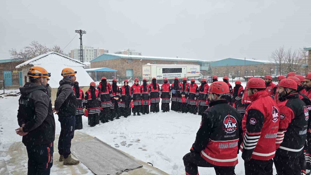Van’da gönüllü ekip AFAD akreditasyonunu başarıyla aldı