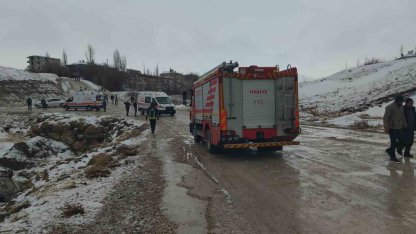 Van’da otomobil dereye uçtu: 3 yaralı