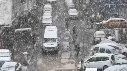 Van’da yoğun kar yağışı etkili oldu