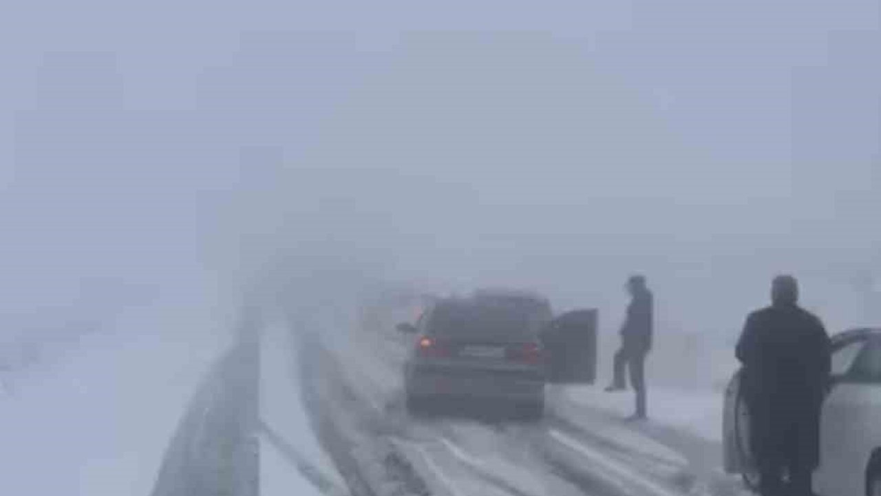 Viranşehir’de kar yağışı trafiği olumsuz etkiledi