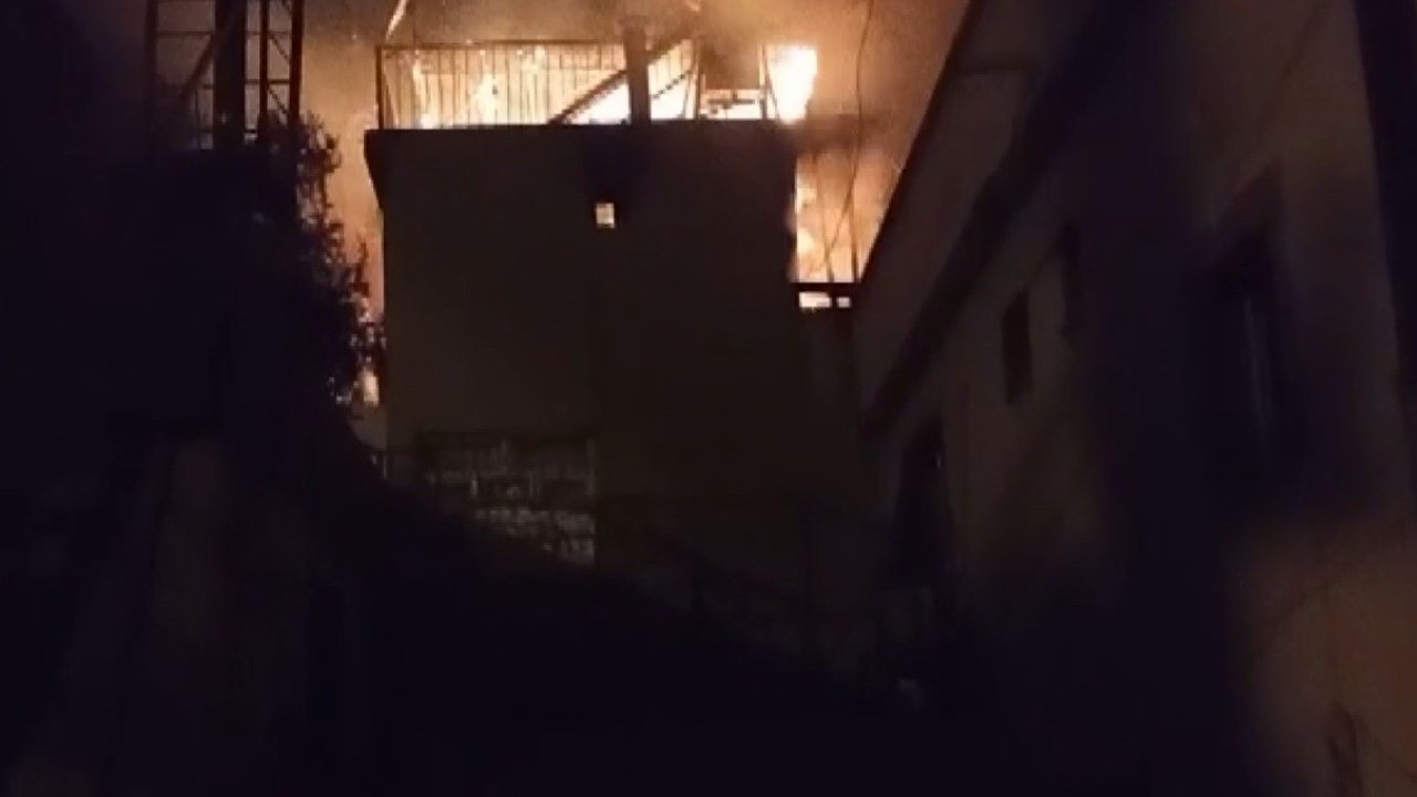 Yanan ev kullanılamaz hale geldi