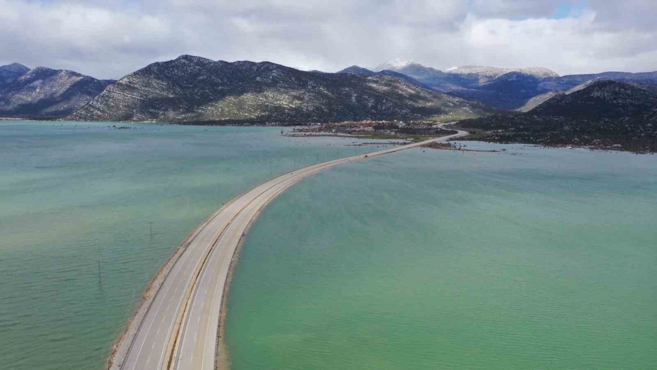 Yeni Antalya-Konya Karayolu Eynif Ovası’nın son hali dron ile görüntülendi