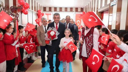 Yeni döneme ay-yıldızlı bayrakla başladılar