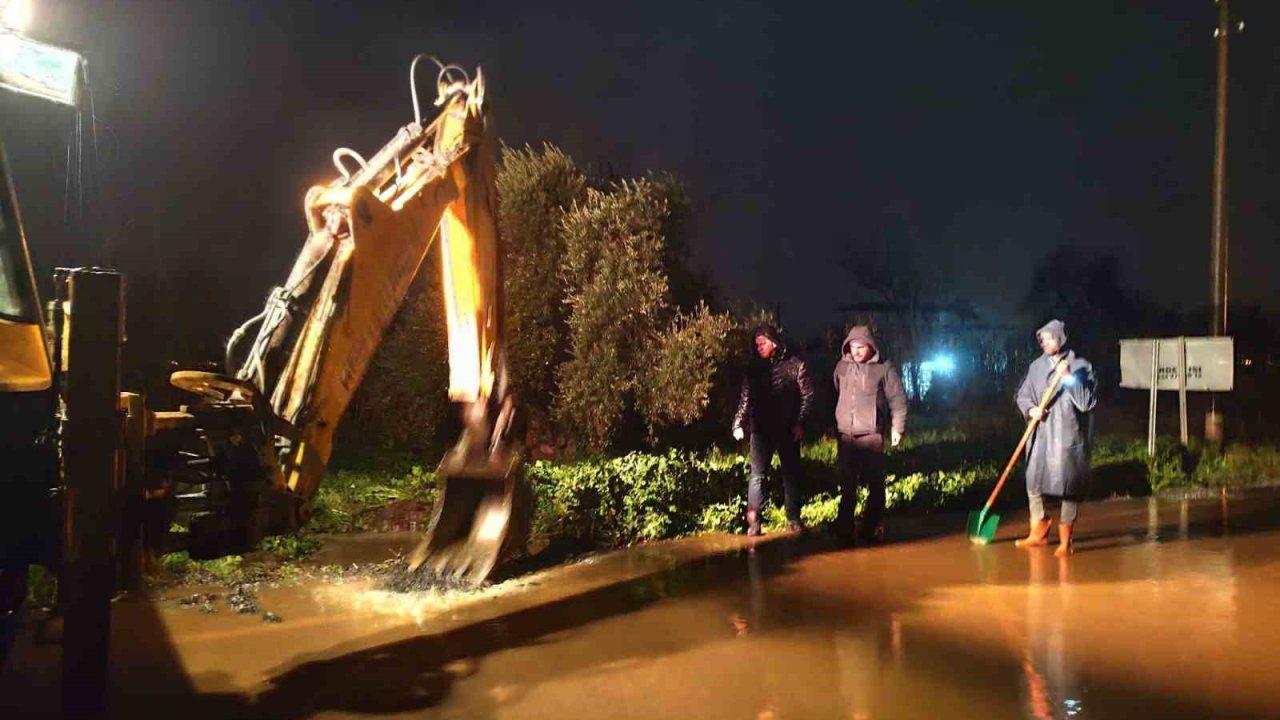 Yenipazar’da sağanak yağış etkili oldu