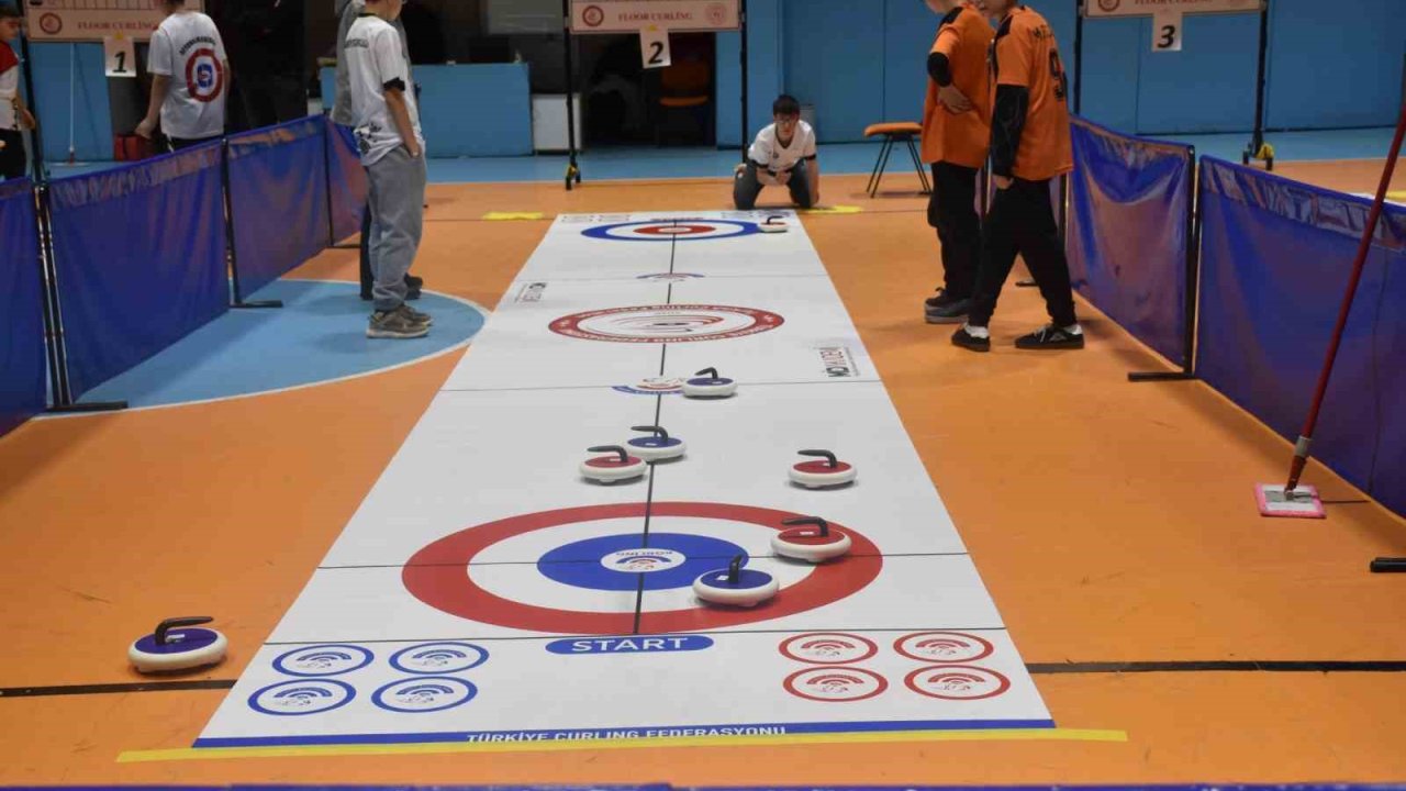 Yıldız Erkekler Floor Curling’de Osmanköy Ortaokulu birinci oldu
