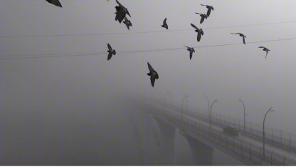 Yoğun sisten kaybolan yapılar dronla görüntülendi