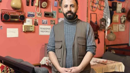 Yüksekova’da 90’lar temalı kafe geçmişle bugün arasında köprü kuruyor